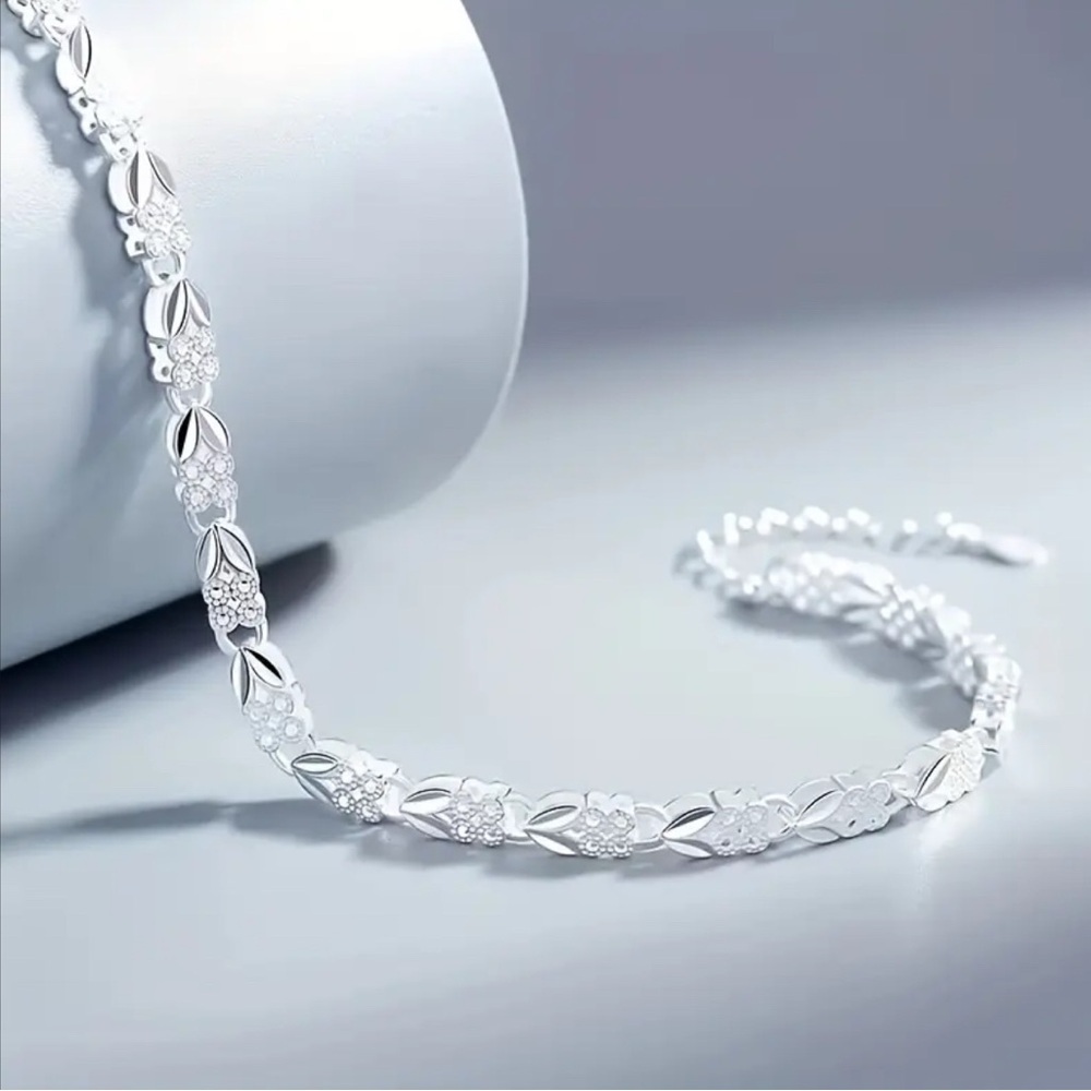 Silver Plated Bracelet Simple Alloy Design for Everyday NWT - Picture 3 of 7